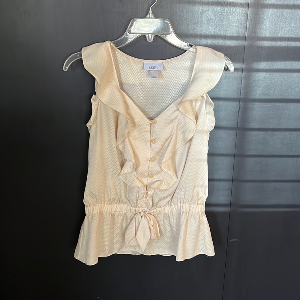 LOFT cream top. XS. Can layer and wear all seasons. Good condition.